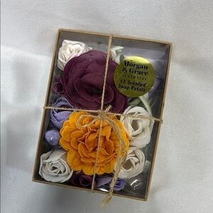 Morgan & Grace Australia 12 scented flower shaped multi colored soap petals